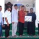 Wakil Wali Kota Payakumbuh, Elzadaswarman serahkan bantuan kepada pengurus Masjid Ikhlas Kelurahan Payolansek, Kecamatan Payakumbuh Barat, dalam kunjungan Tim II Safari Ramadan