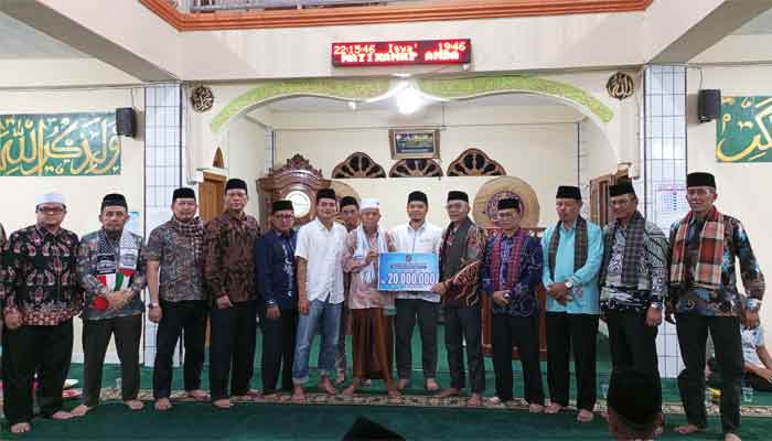Safari Ramadan di Masjid Mujahidin Jorong Padang Panjang, Pemkab Limapuluh Kota Salurkan Sejumlah Bantuan 1 Tim Safari Ramadan I Kabupaten Limapuluh Kota serahkan bantuan kepada Masjid Mujahidin Jorong Padang Panjang, Nagari Tanjuang Haro Sikabu-Kabu Padang Panjang