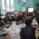 Anggota Satgas TMMD ke-127 Kodim 0624/Kabupaten Bandung, Jawa Barat, Sertu Hendri dan Serda Asep, aktif melaksanakan komunikasi sosial (Komsos) bersama masyarakat di Kampung Simpang Gunung Leutik, Desa Cipelah, Kecamatan Rancabali.