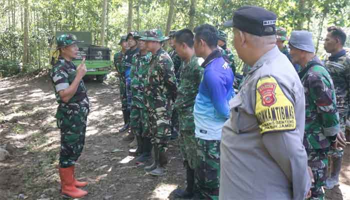 Apel pagi Satgas TMMD ke-127 Kodim 0624/Kabupaten Bandung di Desa Cipelah