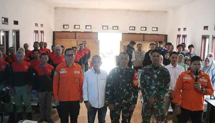 Satgas TMMD ke-127 bersama BPBD Kabupaten Bandung Laksanakan Pelatihan Penanggulangan Bencana di Desa Cipelah