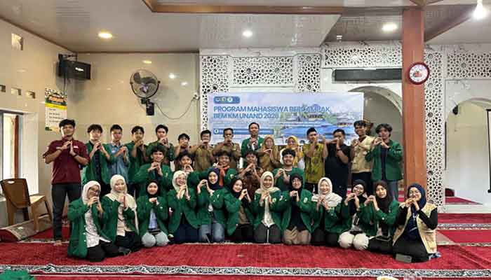 Tim Program Mahasiswa Berdampak BEM KM Unand melaksanakan kegiatan pemulihan pascabencana banjir dan longsor di Nagari Salareh Aia, Kecamatan Palembayan, Kabupaten Agam