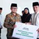 Wawako Ibnu Asis Serahkan Zakat kepada 175 Mustahik Kota Bukittinggi