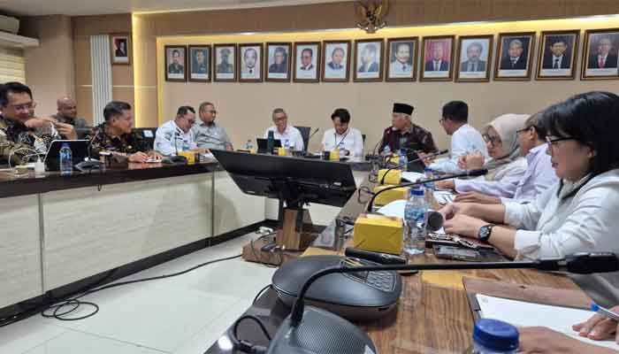 Rapat lanjutan percepatan pembangunan Jalan Tol Padang–Pekanbaru Seksi Sicincin/Kayu Tanam–Bukittinggi yang melibatkan pemerintah pusat, pemerintah daerah, serta pihak terkait lainnya di Kementerian Pekerjaan Umum