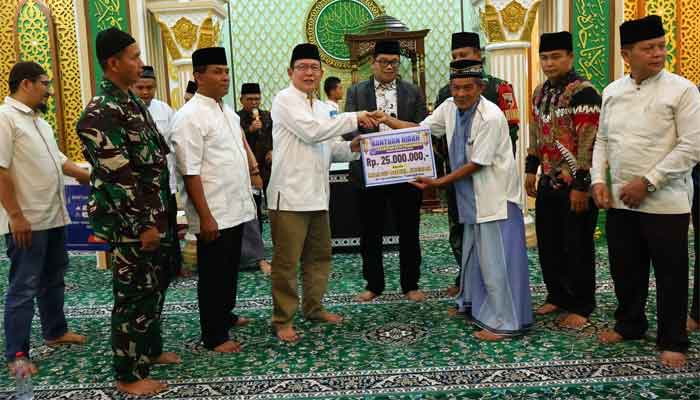 Wako Payakumbuh Salurkan Bantuan Rp30 Juta untuk Pembangunan Masjid Nurul Jannah Tigo Koto Dibaruah 1 Wali Kota Payakumbuh, Zulmaeta menyerahkan bantuan untuk Pembangunan Masjid Nurul Jannah di Kelurahan Tigo Koto Dibaruah, Payakumbuh Utara, dalam kunjungan Tim I Safari Ramadan.
