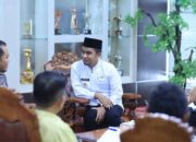 Kepala Badan Narkotika Nasional Kota Solok, M Febrian Jufri ketika bersilaturrahmi dengan Wako Solok, Ramadhani Kirana Putra di ruang kerja Wako