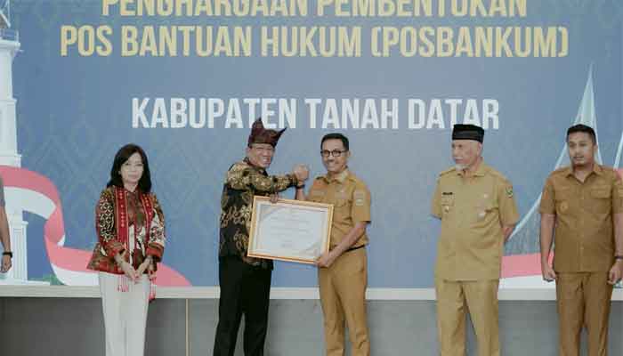 Dukung Pembentukan Posbankum Nagari, Bupati Solok Selatan Terima Penghargaan dari Menteri Hukum