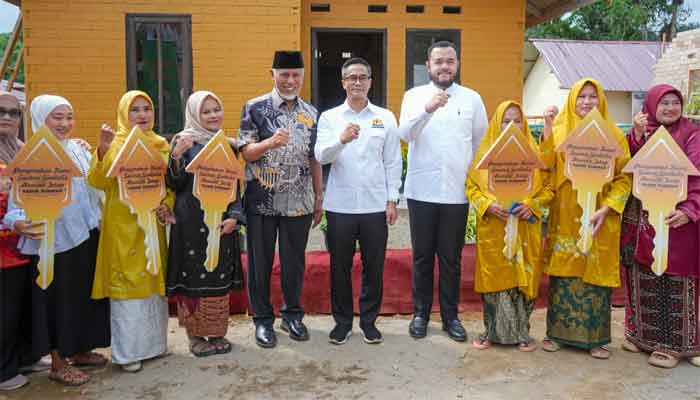 Gubernur Sumbar Bersama Ketum KADIN Indonesia Resmikan Hunian Tetap di Batu Busuak Kota Padang