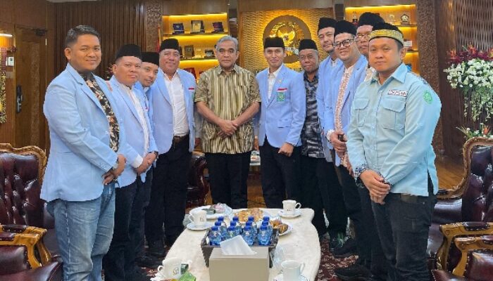 Merajut Fitrah Bangsa di Tengah Dunia yang Terbakar