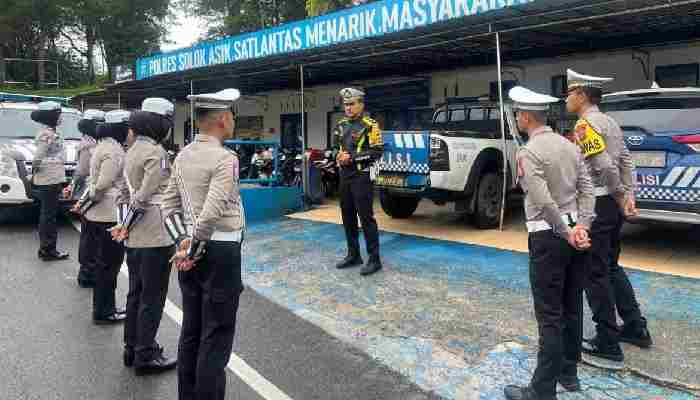 Satlantas Polres Solok Batasi Operasional Angkutan Barang di Kawasan Simpang Pintu Angin Nagari Batang Barus