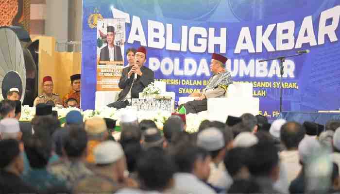 Tablig Akbar UAS di Padang Obati Kerinduan Ribuan Jemaah