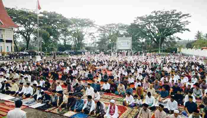 Salat Idul Fitri 1447 H di halaman Kantor Bupati Solok Selatan