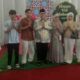 Masyarakat berlomba foto bersama Ketua DPRD Sumbar, Muhidi