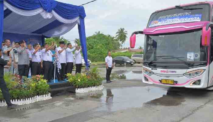 Gubernur Sumbar Lepas Peserta Program Balik Gratis ke Jakarta