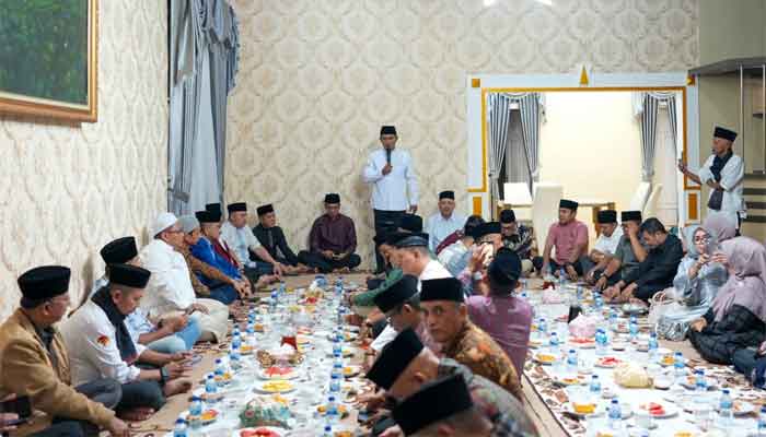 Bupati Jon Firman Pandu Kompak Buka Puasa Bersama Anggota DPRD Kabupaten Solok 1 Bupati Jon Firman Pandu Buka Puasa Bersama Anggota DPRD Kabupaten Solok