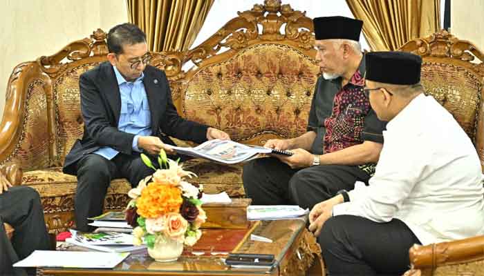 Gubernur Mahyeldi Serahkan Proposal Pembangunan Pusat Kebudayaan Sumbar kepada Fadli Zon