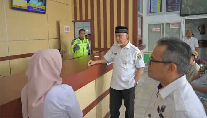 Sidak Samsat Padang Panjang, Gubernur Sumbar Sorot Kualitas Komunikasi Pelayanan
