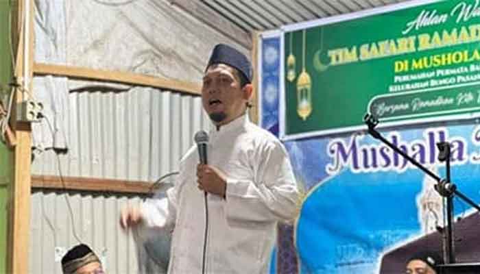 Ketua DPRD Padang, Muharlion saat safari ramadan di Musala Nurul Iman Bungo Pasang, Koto Tangah.