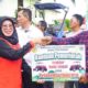 Wakil Bupati Dharmasraya, leli Arni serahkan bantuan kepada petani yang berasal dari aspirasi anggota DPR RI, Alex Indra Lukman