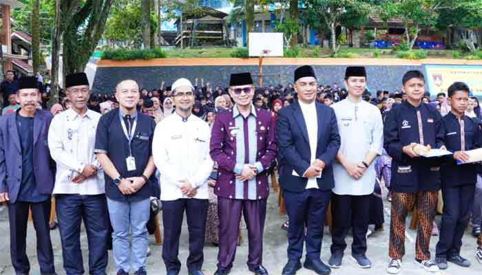 SMPN 3 Bukittinggi Berikan Reward bagi 10 Pelajar dengan Saldo Tabungan Haji Terbanyak dan Baksos Ramadan Berbagi