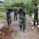 Satgas TMMD ke-127 Kodim 0624/Kabupaten Bandung pasang Bekisting dan Perataan Beskos Jalan di Desa Cipelah