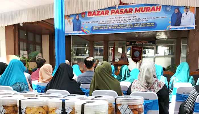 TP PKK Bukittinggi Gelar Bazar Pasar Murah di Halaman Kantor Badan Keuangan