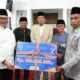 Ketua TSR 1 yang juga Wali Kota Bukittinggi, Ramlan Nurmatias serahkan bantuan kepada Pengurus Masjid Tablighiyah Garegeh