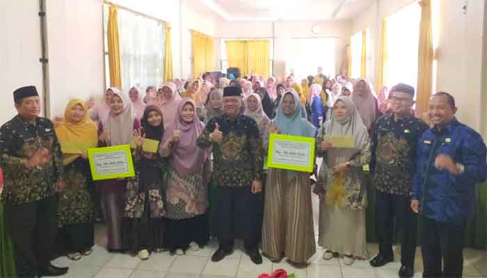 140 Tenaga Honorer Terima Zakat Profesi ASN Kemenag Kota Sawahlunto