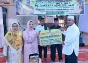 Dari Kampung Surau Mengalir Harapan: Saat Warga Menitip Asa kepada Zaksai Kasni 9 Anggota Komisi V DPRD Sumbar, Hj. Zaksai Kasni serahkan bantuan kepada Pengurus Masjid Darul Jadid Kampung Surau, Nagari Gunung Selasih, Kecamatan Pulau Punjung, Kabupaten Dharmasraya, saat memimpin Tim Safari Ramadan