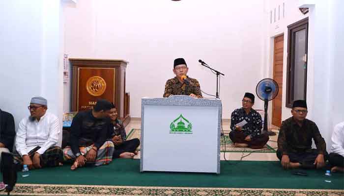 Wali Kota Payakumbuh, Zulmaeta berikan sambutan dalam Safari Ramadan di Masjid Darul Hikmah Kelurahan Tanjung Pauh