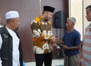 Bupati Benny Dwifa Yuswir serahkan santunan fakir miskin dari Baznas Kabupaten Sijunjung