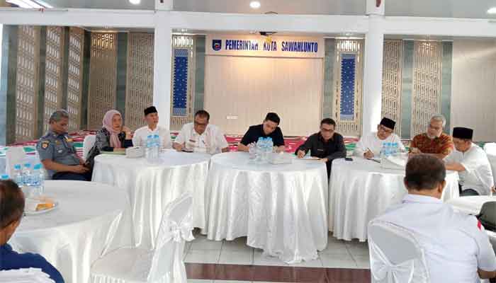 Begini Persiapan Pemko Sawahlunto Hadapi Idul Fitri 1447 H, Mulai dari Ketersediaan Bahan Pokok, BBM, hingga Gas Elpiji 1 Pemko Sawahlunto menggelar Jumpa Pers terkait persiapan menghadapi Hari Raya Idul Fitri 1447 Hijriah
