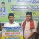 Ketua Tim V Safari Ramadan yang dipimpin Kajari Solok Selatan, Dahnir serahkan bantuan kepada Pengurus Masjid Nurul Iman Jorong Bolai Sungai Durian, Kecamatan Sungai Pagu