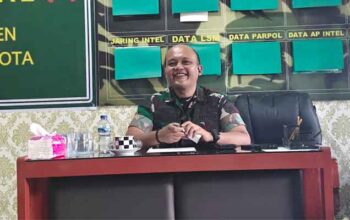 Dandim 0306/50 Kota, Letkol. Inf. Ucok Namara berikan penjelasan terkait robohnya Jembatan Gantung di Nagari Sungai Rimbang, Kecamatan Suliki.