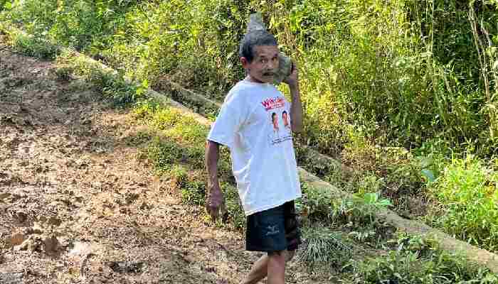 Agus ikut membantu pembangunan Jembatan Garuda TMMD ke-128