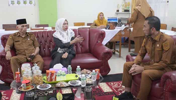Tinjau Pelaksanaan Tes Kemampuan Akademik, Wawako Padang Panjang Ingatkan Pembentukan Karakter Siswa kepada Guru