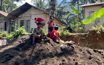 Anak Desa Krangean Saksikan Pembangunan TMMD ke-128 dari Dekat