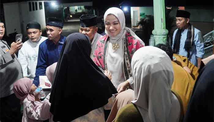 Bupati Dharmasraya, Annisa Suci Ramadhani berbagi bersama 100 Anak Yatim di Timpeh