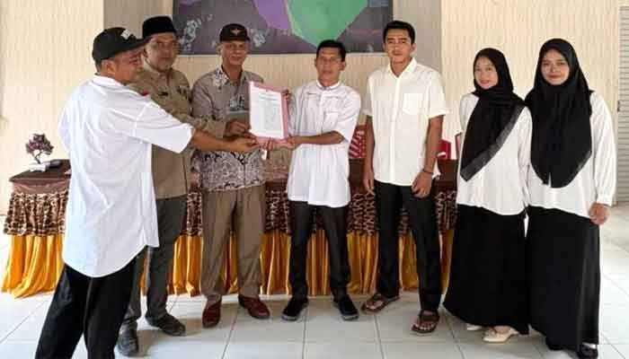 Camat Asam JujuhanMashuri Thaib melantik 4 anggota Badan Musyawarah (Bamus) Antar Waktu Nagari Sungai Limau