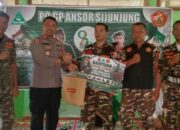 Harlah ke-92 GP Ansor, Kapolres Sijunjung Serahkan Seragam PDL dan Atribut Lengkap bagi Kader Banser