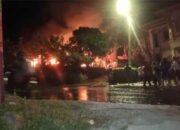 Kebakaran Hebat Hanguskan 2 Rumah Warga Desa Santur di Sawahlunto