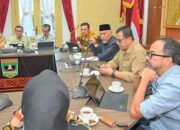 Gubernur Sumbar, Mahyeldi menerima audiensi Bupati Sijunjung, Benny Dwifa Yuswir di Istana Gubernuran terkait penilaian kawasan geopark silokek