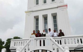 Menteri Pariwisata Widiyanti Putri Wardhana di Jam Gadang Bukittinggi