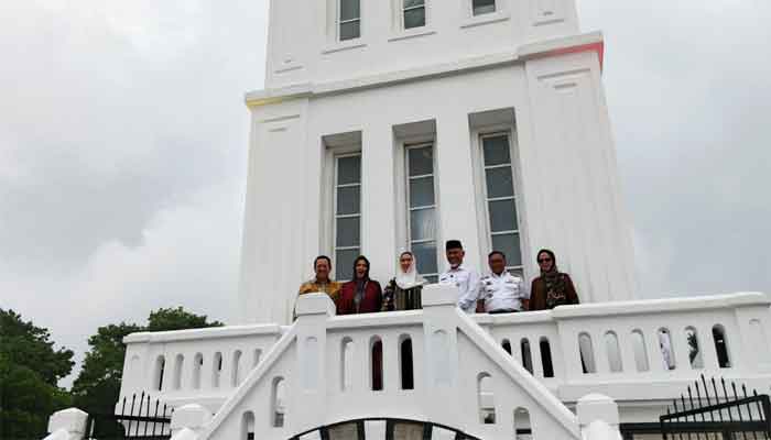 Menteri Pariwisata Widiyanti Putri Wardhana di Jam Gadang Bukittinggi
