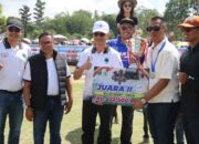 Penyerahan hadiah Pacu Kuda Wisata Derby Bukittinggi-Agam 2026