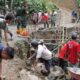 Satgas Bersama Warga Krangean Selesaikan Pembangunan Pondasi Plat Beton Jembatan TMMD Reguler ke-128 Kodim 0702/Purbalingga
