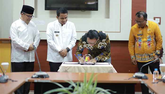 Pemkab Mentawai dan Pemko Solok Tandatangani MoU Kerja Sama komoditas