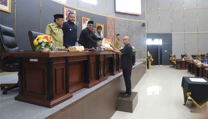 DPRD Kota Padang bersama Pemko Sepakati Pencabutan Perda Keuangan Kepala Daerah 2003