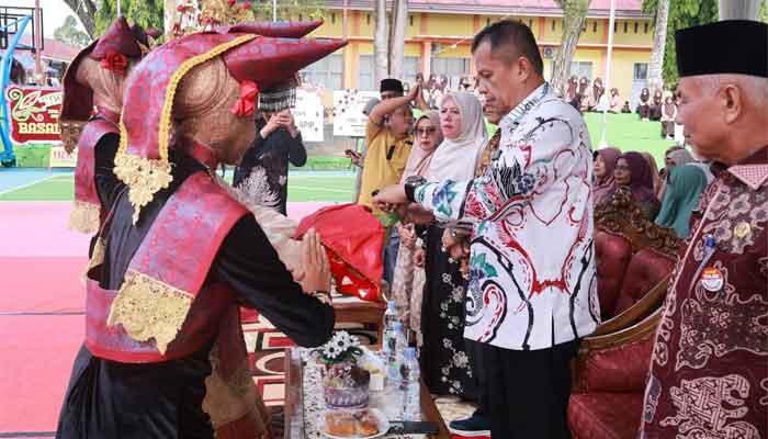 Wawako Elzadaswarman Beri Motivasi dalam Perpisahan Siswa SMAN 3 Payakumbuh