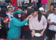 Peserta Dharmasraya Car Free Day Beri Kejutan Ulang Tahun ke-36 untuk Bupati Annisa